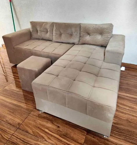 SOFÁ CHEISEE 3 LUGARES PUFF GRÁTIS ?