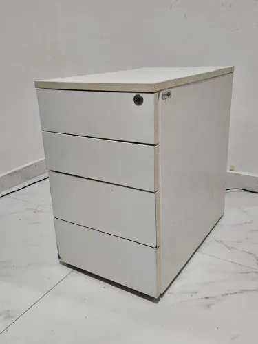 Gaveteiro de ferro