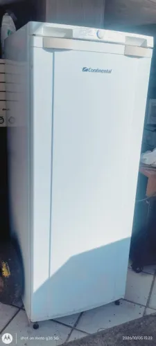 Vendo essa geladeira funcionando perfeitamente 580 reais * zap chama lá
