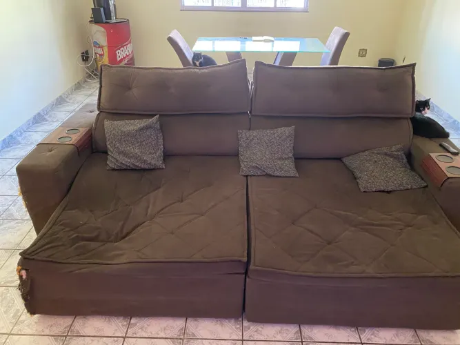 Sofá marrom 2.8M
