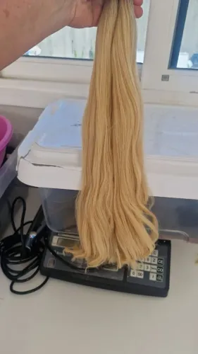 Vendo cabelo humano top de linha cerca de 350 gramas LOIRO