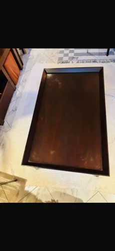 Mesa de madeira de lei