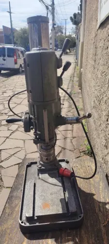 Furadeira de bancada trifásico