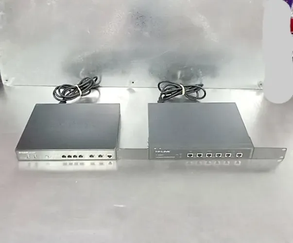02 Roteadores TP e D-Link