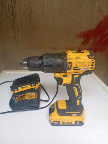 Vendo uma parafusadeira Dewalt 20 Volte