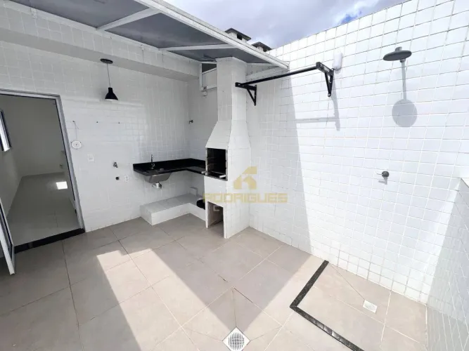 Locação Villagio triplex com 2 suítes e churrasqueira