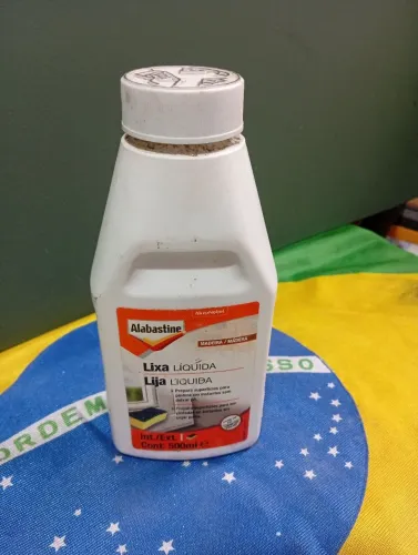 Lixa líquida e tira tintas