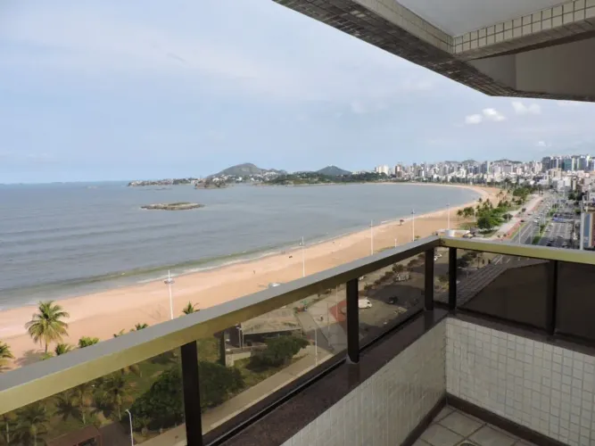 Flat com Sol da manhã de frente para o mar da Mata da Praia