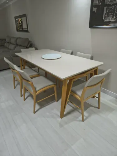 Maravilhosa Mesa de jantar off white com 6 cadeiras