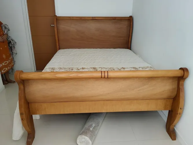 Cama Casal QUEEN - Madeira maciça - Móveis Conquista