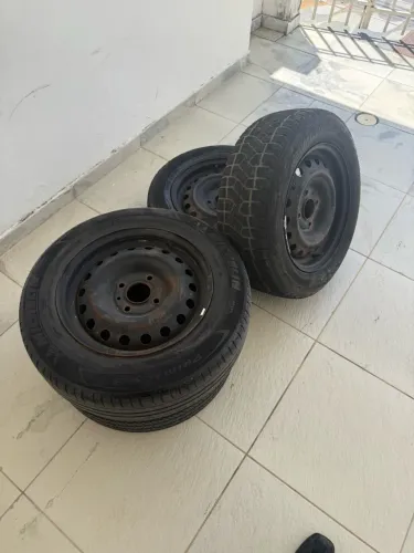 Roda de ferro com pneu aro 15 4x114 sentra