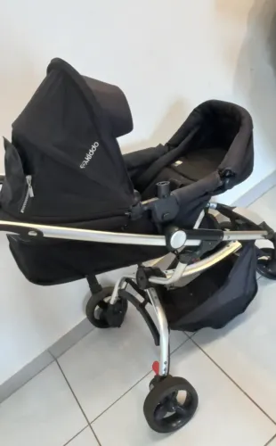 Carrinho de bebe kiddo eclipse com bebe conforto