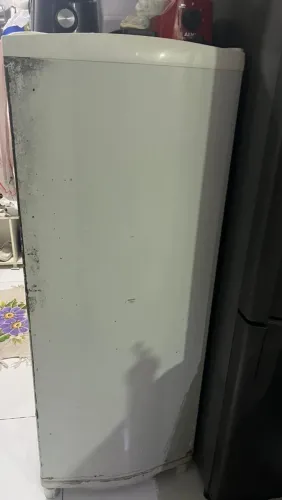 Geladeira " gelando " do jeito que tá na foto
