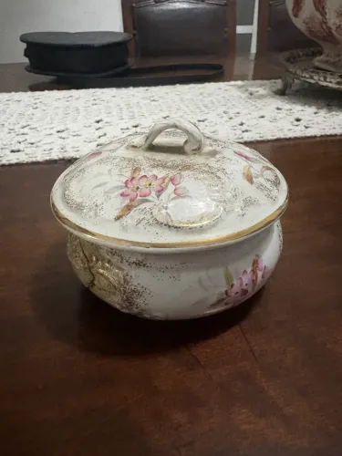 Saboneteira vintage floral