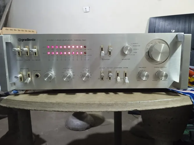 Amplificador Gradiente Modelo 360 com Alças Padrão Rack - Conservação Raríssima