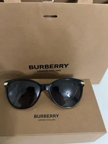 Óculos Burberry preto feminino 