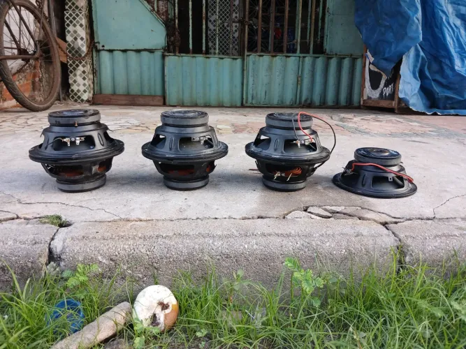 7 falante de 8p. De 250 watts R$500 tudo. F *02