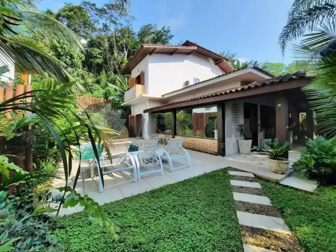 CASA COM PISCINA 2,5MILHOES Á VENDA EM CONDOMINIO NA PRAIA DE PAUBA -São Sebastião/SP