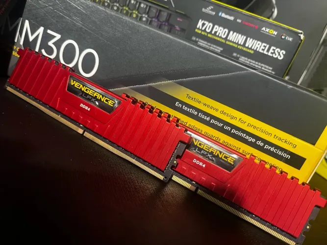 Memória ram ddr4 2x8 2667