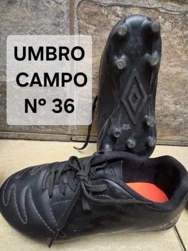 chuteira Umbro n° 36 pouco usada