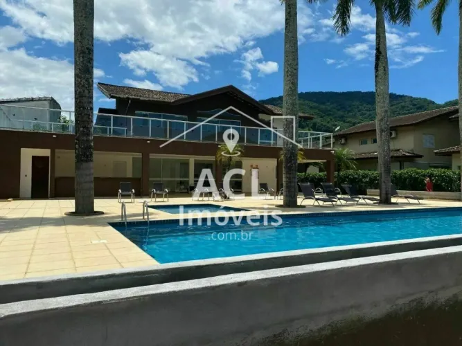 Ótima casa com Escritura Definitiva e em condomínio, na praia de Boiçucanga