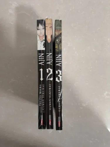 Mangás Ajin Volumes 1, 2, 3 Usado