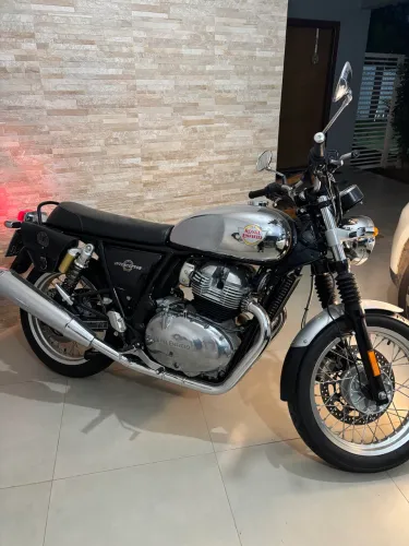 Interceptor 650 muito nova.