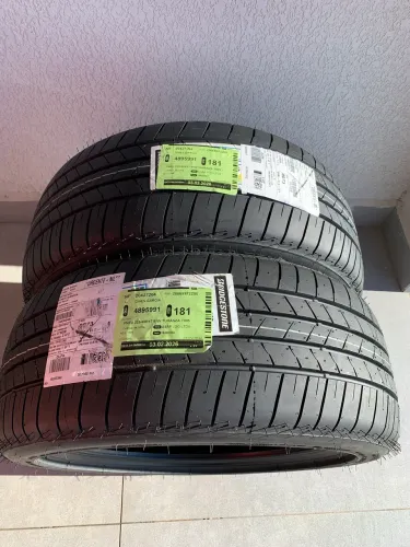 02 Pneus Bridgestone 225/45 R17 Turanza