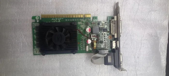 VENDO PLACA DE VÍDEO DE 1GB DE PC DESCKTOP GEFORCE 210