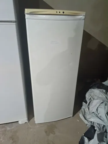 Vendo geladeira Electrolux de 280 litros degelo gelando bem