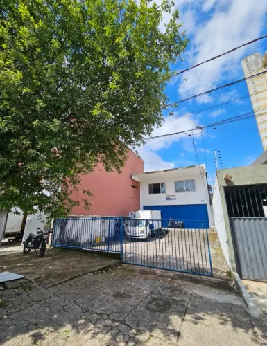 Prédio comercial na Cremação com área total de 637 m² e com uma edificação.