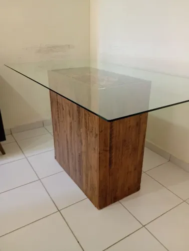 Desapego mesa com uma cadeira R$ 249,99