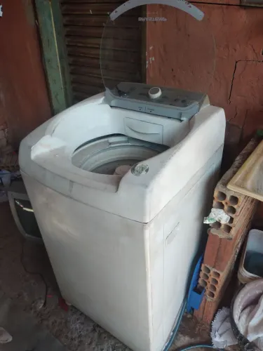 Vendo máquina de lavar roupas pegando perfeitamente e só arrumar o painel