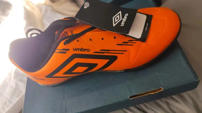 Chuteira umbro