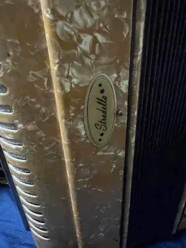 Vendo sanfona stradella 60 baixos