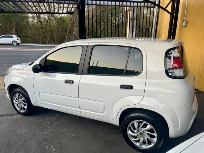 Fiat Uno Attractive 1.0 EVO Fire Flex 8V 5P 2021