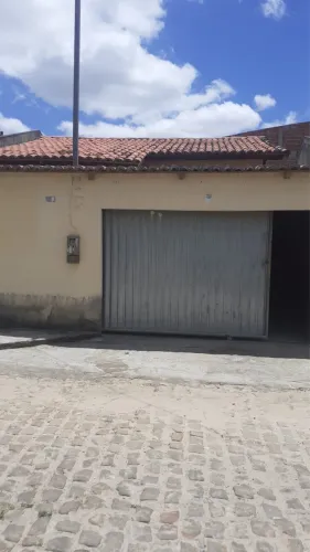 Casa arrejada em Serrinha 