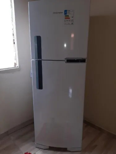 Geladeira seminova 375 litros