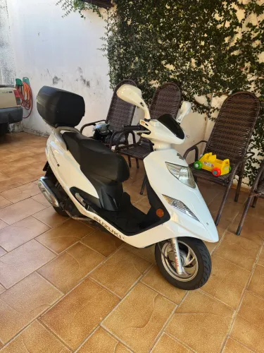 Burgman 2015 branca