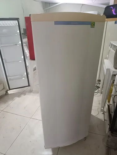 Vendo uma geladeira funcionando perfeitamente bairro nova Almeida serra *