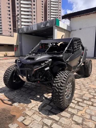 UTV Maverick R preparado para rally