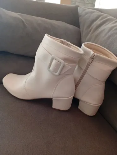 Bota lindíssima número 38