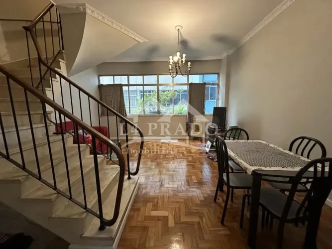 Apartamento à venda, na 16 de Março, com 2 quartos, sem vaga de garagem.