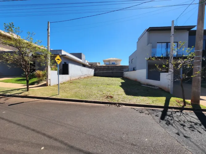 Terreno de 275m² à venda em condomínio - Reserva Imperial