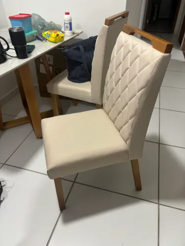 Cadeira de madeira jantar nova. Aceito oferta