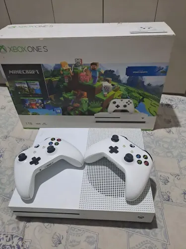 XBOX ONE S + 2 CONTROLES + HD 1 TERA + BRINDE