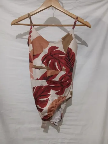 Regata Garota Moderna | Tamanho M | Floral | 92% Poliéster | 8% Elastano