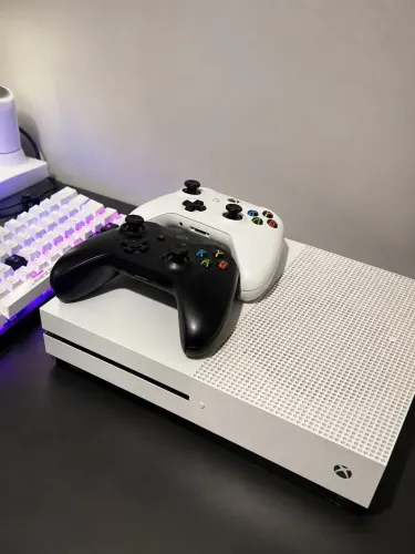 Xbox One S à Venda