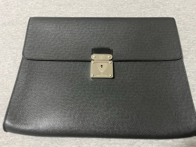 Pasta executiva Louis Vuitton original em couro