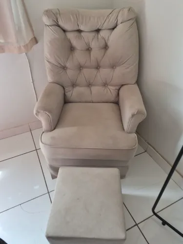 Poltrona de amamentação com balanço + puff super confortável